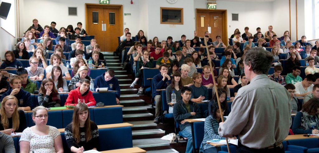 Quanto Guadagna Un Professore Universitario Associato Quanto Guadagna un Professore Universitario: Ecco la Guida